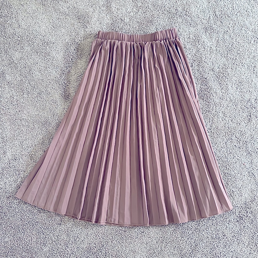 Mauve Pleated Flowy Midi Skirt